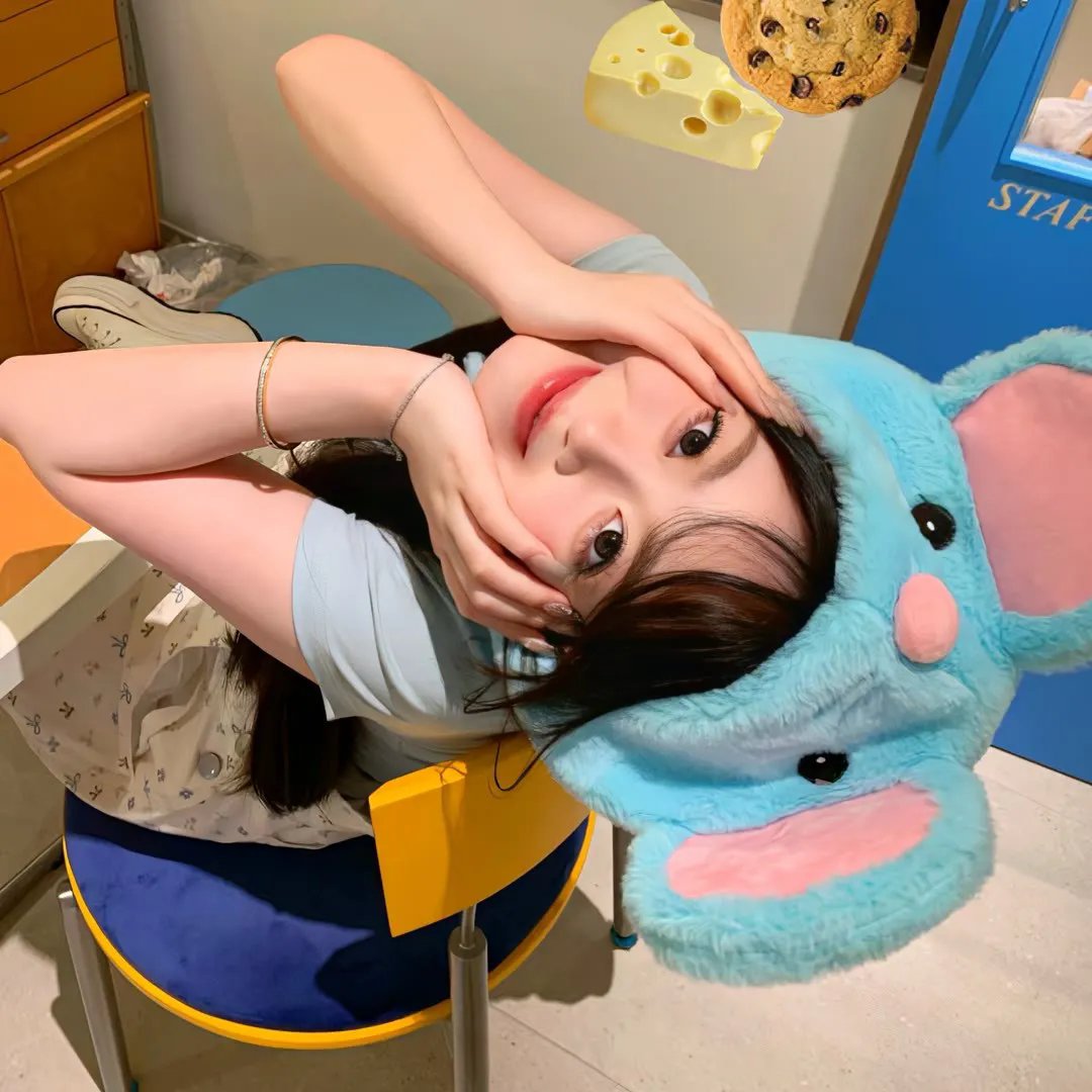 深深腥红